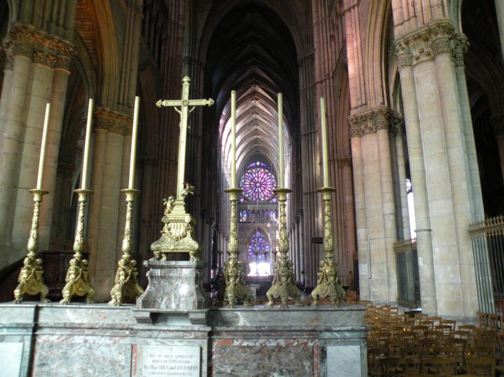  vue générale de la nef principale depuis l'autel